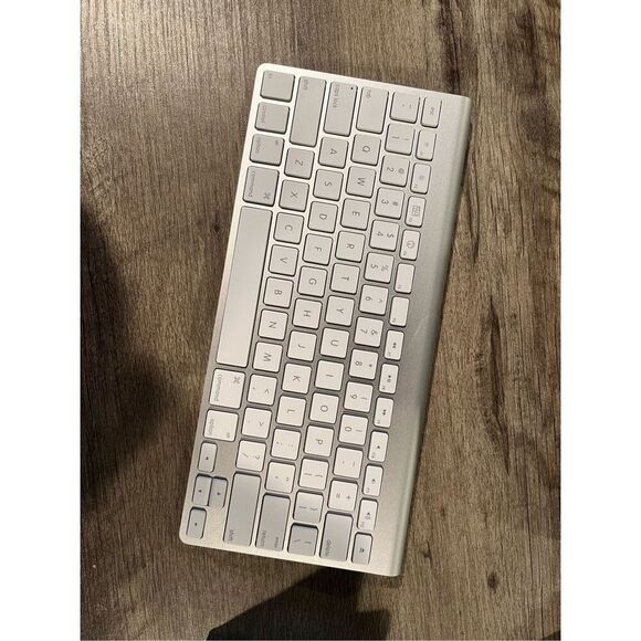 Apple Bluetooth wireless keyboard - Picture 1 of 4